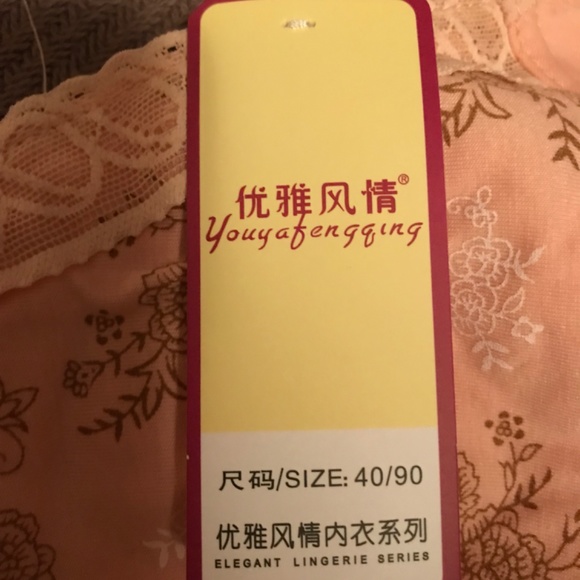 4 Bras - Picture 4 of 4